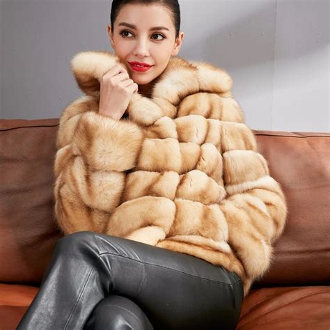 Fur coat .